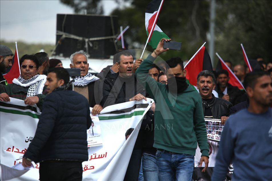 Israeli intervention towards Palestinian protest
