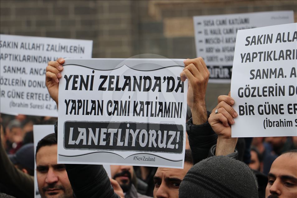 Yeni Zelanda'da iki camiye terör saldırısına Diyarbakır'da protesto