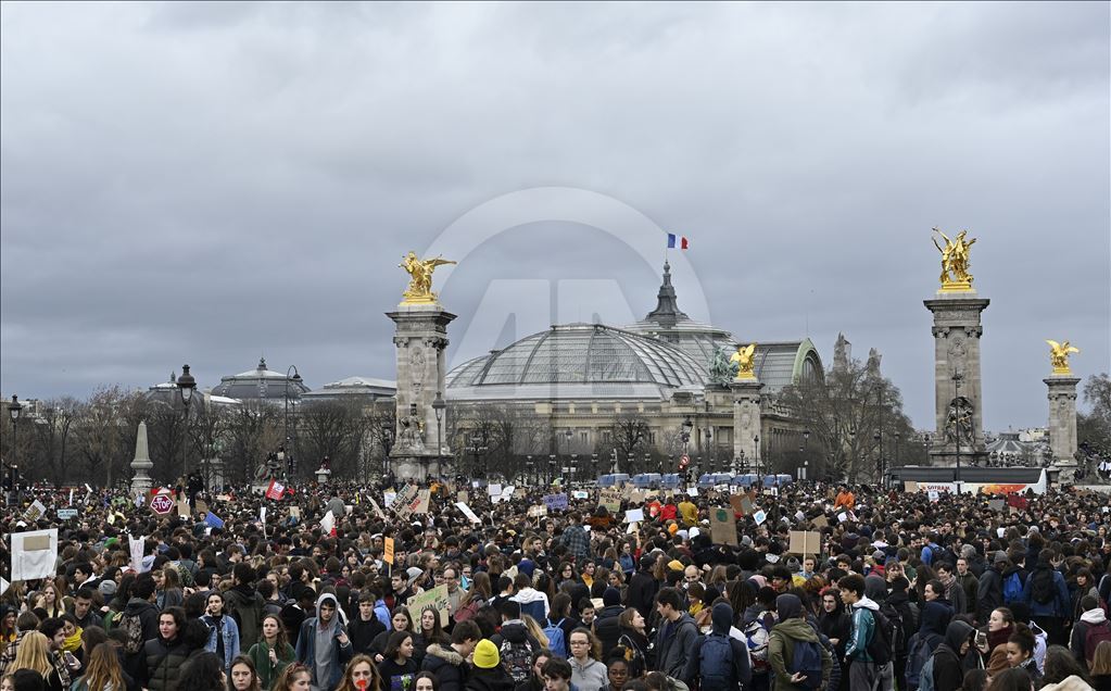 Paris'te iklim protestosu