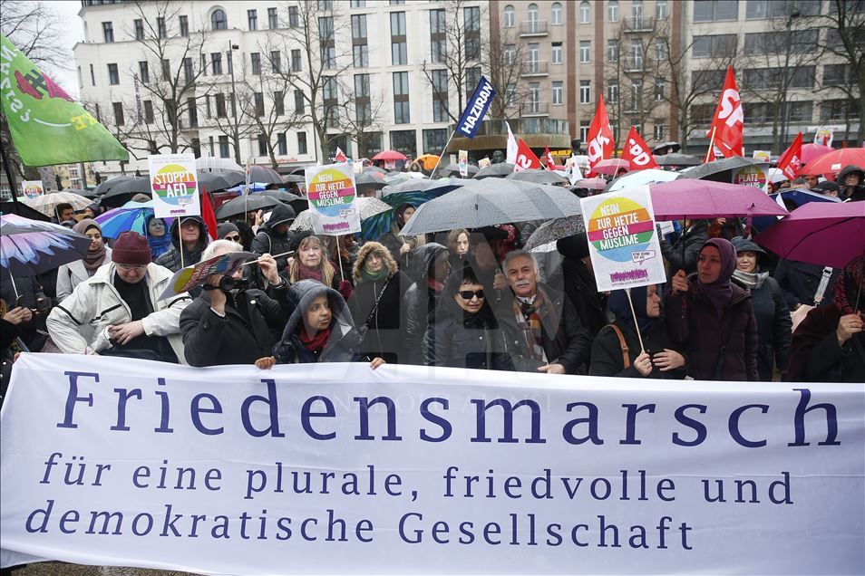 Almanya'da ırkçılık karşıtı protesto