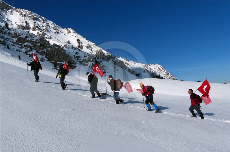 Çanakkale şehitleri için Toros Dağları'na tırmandılar