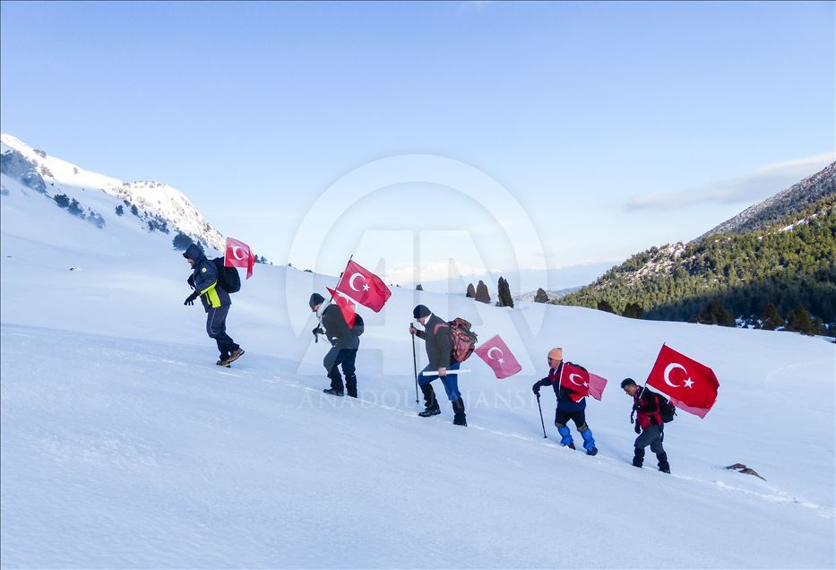 Çanakkale şehitleri için Toros Dağları'na tırmandılar