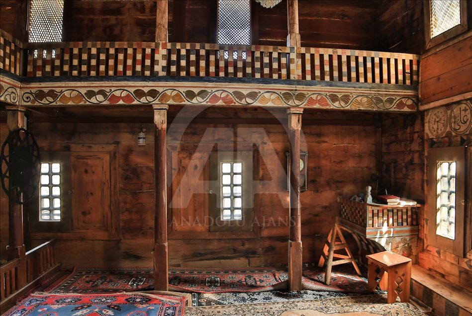 Samsun'un tarih kokan "kök boyalı" camisi