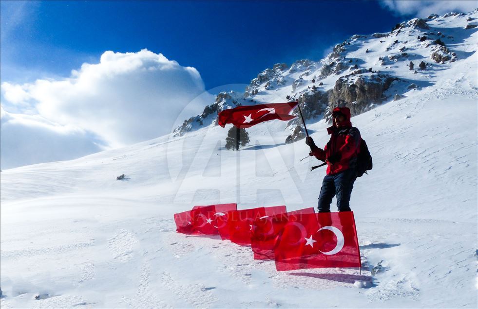 Çanakkale şehitleri için Toros Dağları'na tırmandılar
