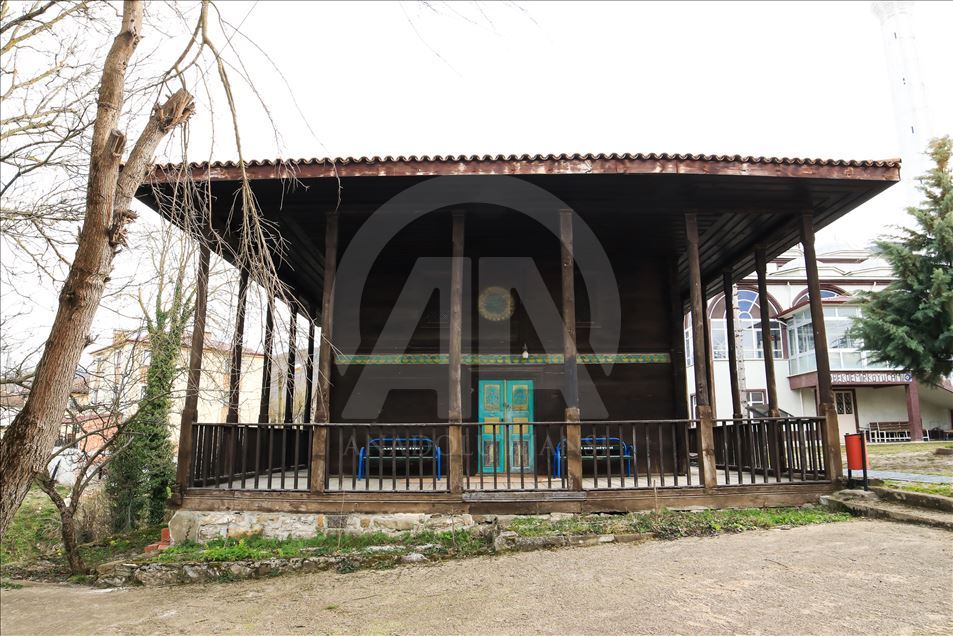 Samsun'un tarih kokan "kök boyalı" camisi