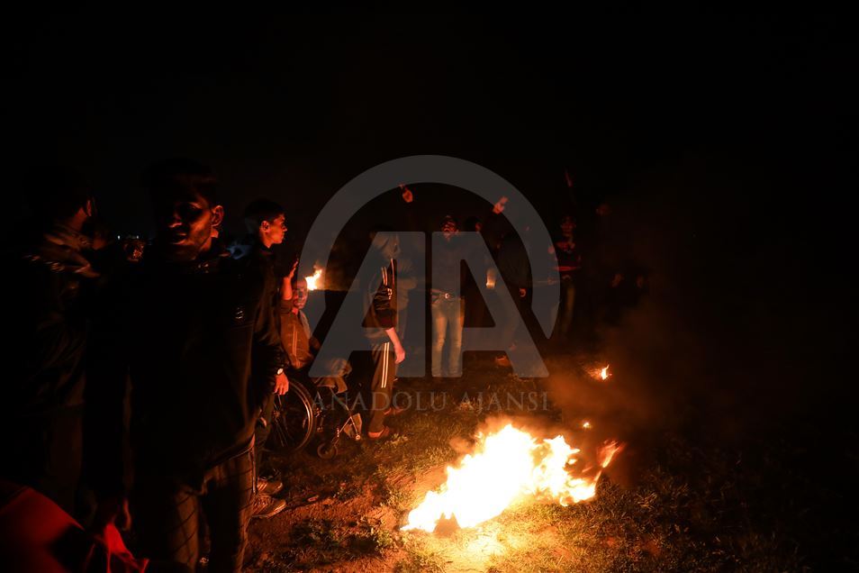 تظاهرة ليلية على حدود غزة 