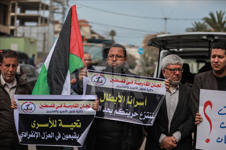غزة.. خيمة اعتصام لدعم المعتقلين الفلسطينيين بالسجون الإسرائيلية
