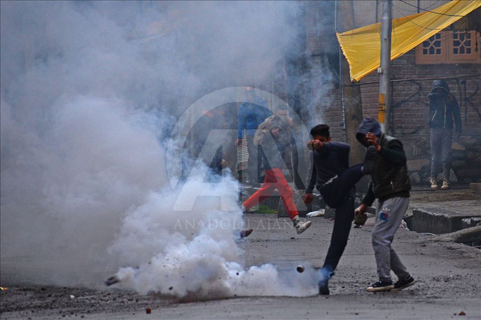 Bentrok di Kashmir