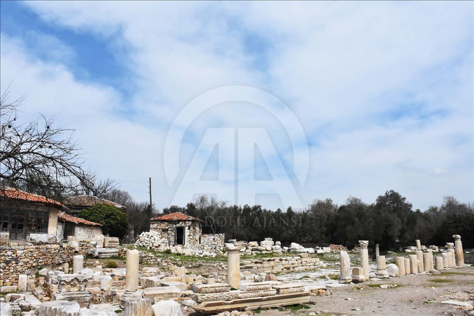 Turqi, "qyteti i gladiatorëve" shfaq varret e zbuluara nga arkeologët
