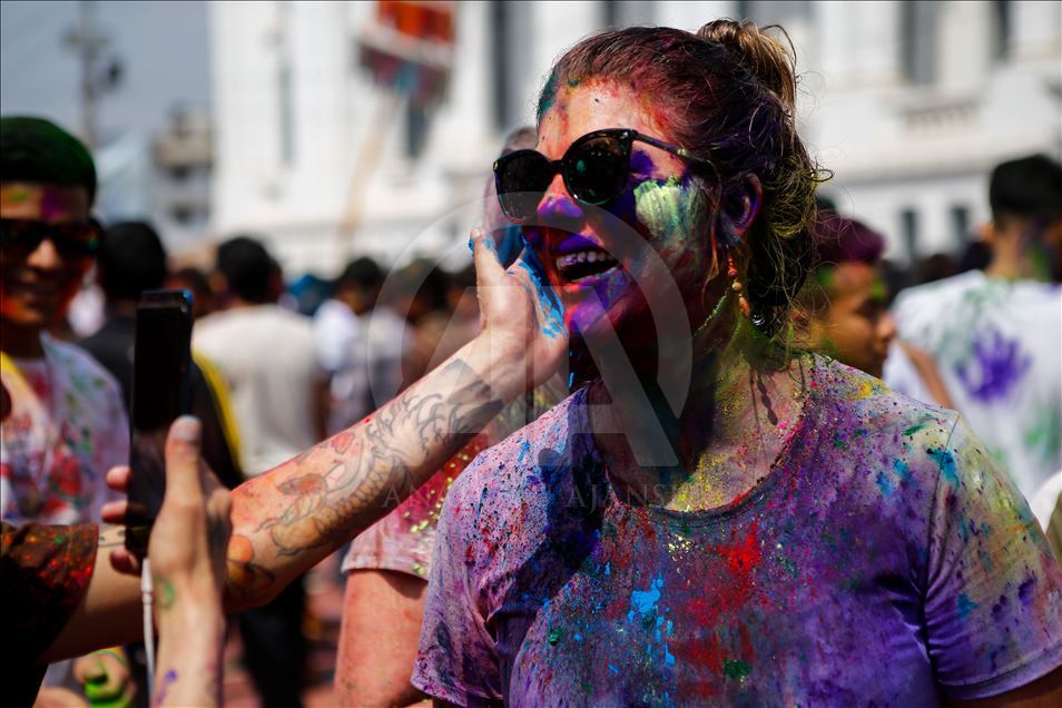 Perayaan Festival Holi di Nepal