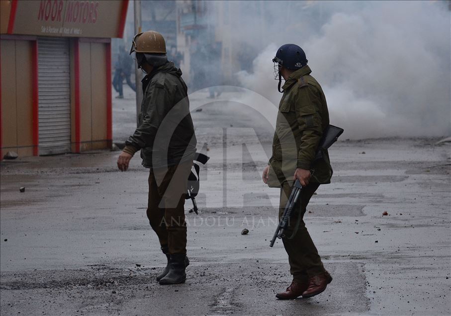 Bentrok di Kashmir