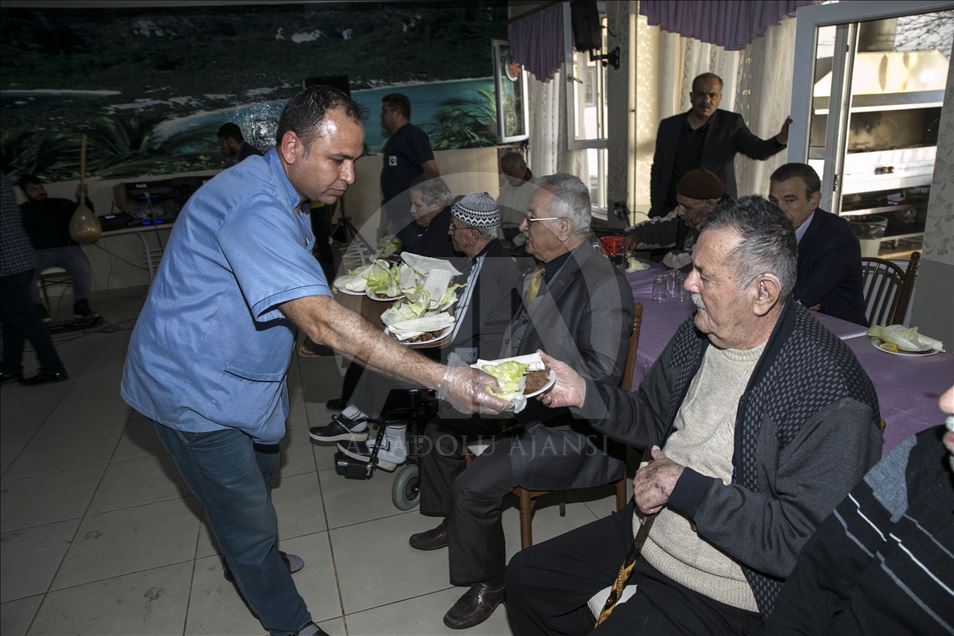 كبار سن من عفرين يشاركون الأتراك "أسبوع المسنين"
