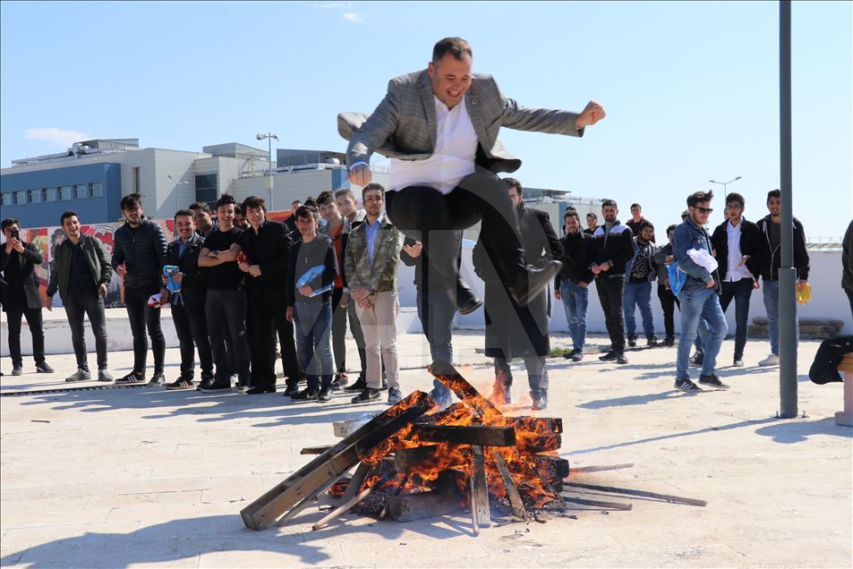 Üniversitelerde nevruz ateşi yandı
