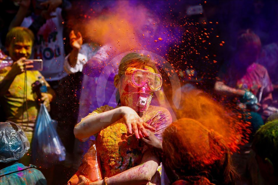 Perayaan Festival Holi di Nepal