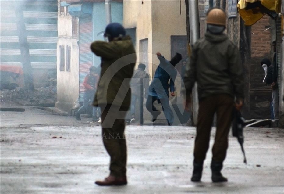 Bentrok di Kashmir