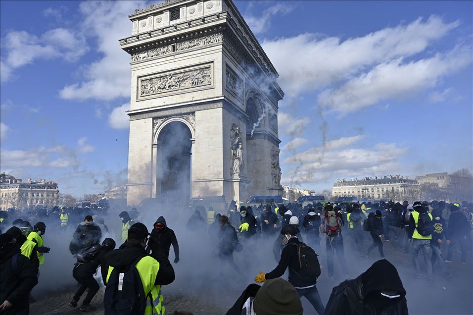 Fransa'da sarı yelekliler, gösterilerin 18. haftasında sokaklarda