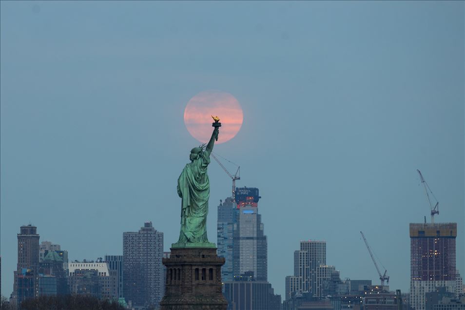 New York'ta 'Süper Kanlı Kurt Ay'