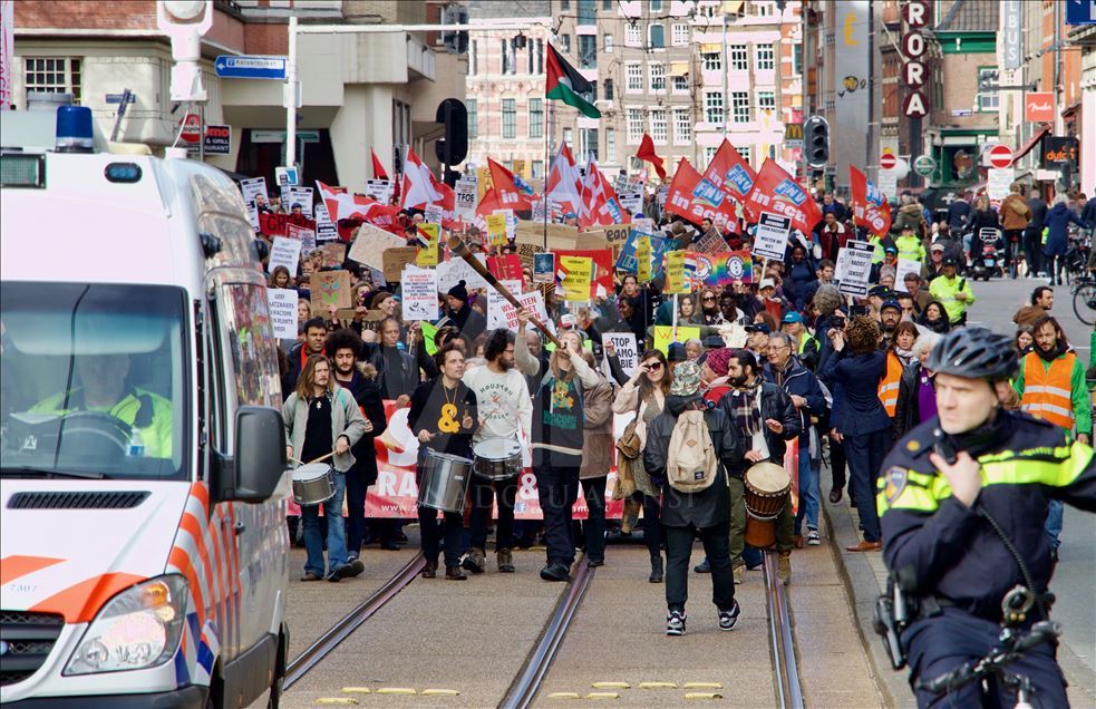 الآلاف يتظاهرون ضد العنصرية والتمييز في هولندا