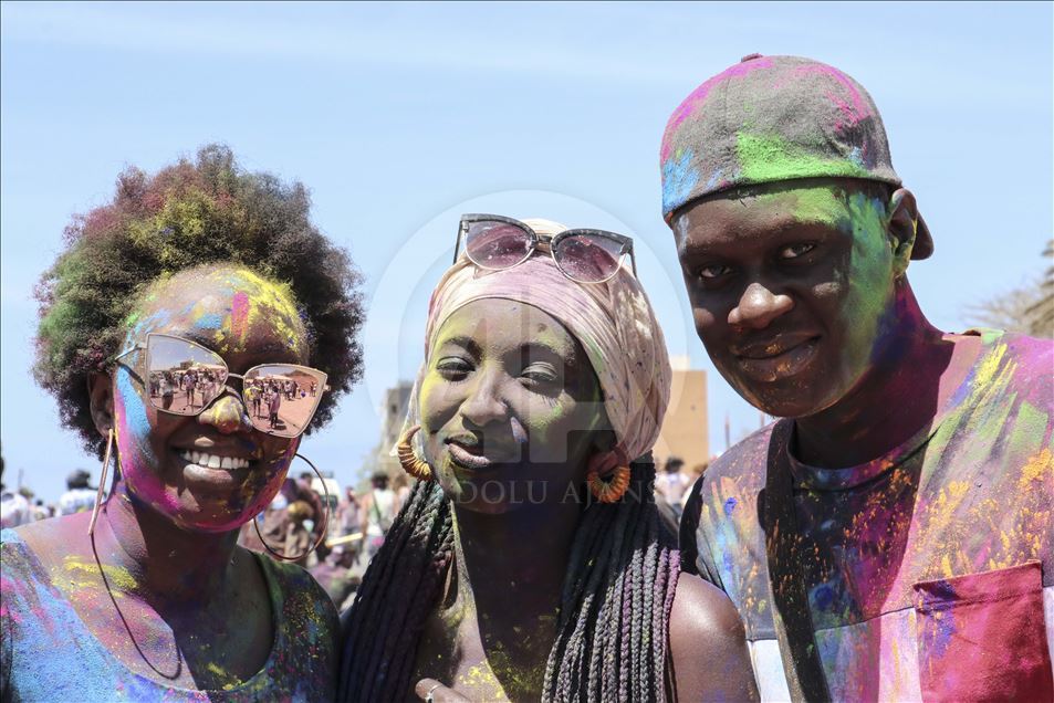Senegal'de Holi Festivali
