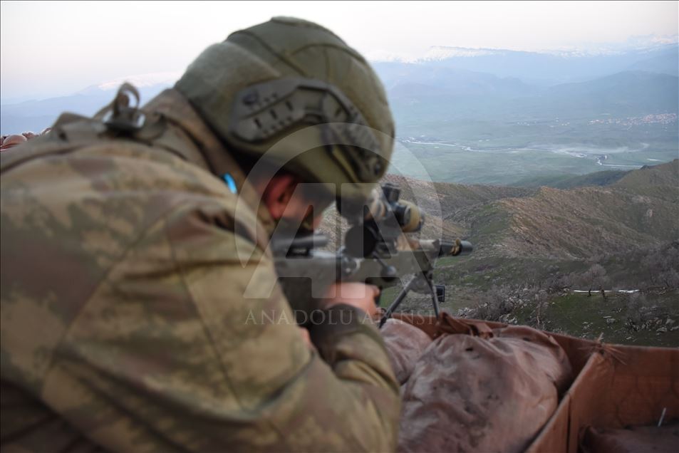 Silah arkadaşlarını şehit verdikleri üs bölgesini kahramanca savundular