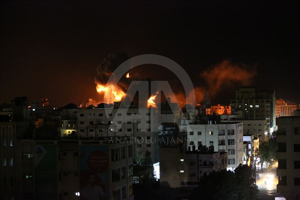 İsrail güçleri Gazze'yi vurdu
