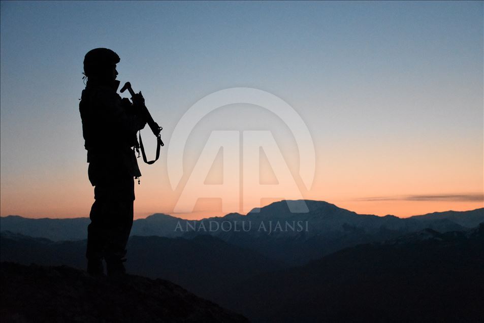 Silah arkadaşlarını şehit verdikleri üs bölgesini kahramanca savundular
