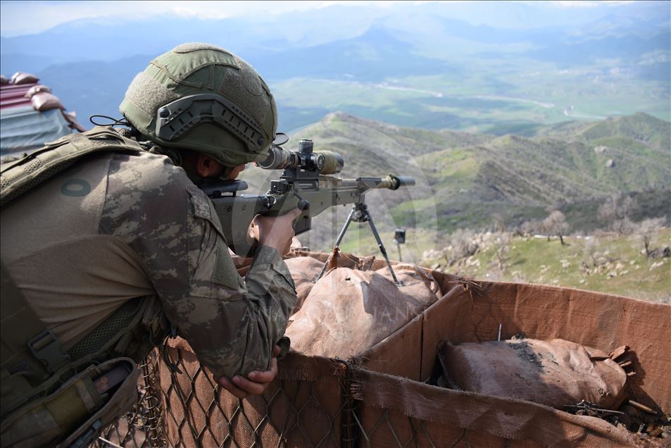 Silah arkadaşlarını şehit verdikleri üs bölgesini kahramanca savundular