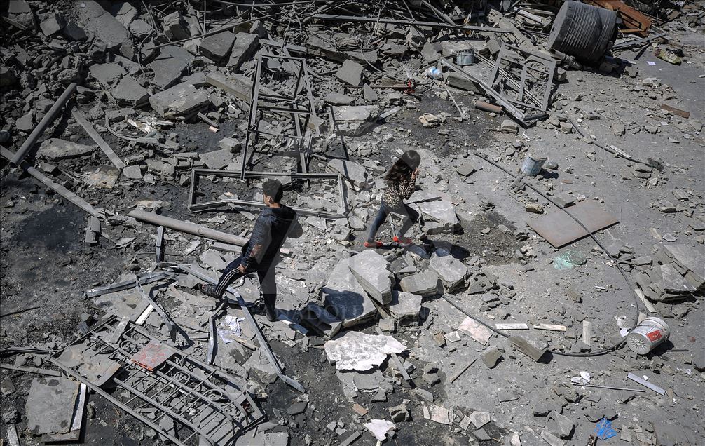 أسر فلسطينية بغزة تفقد منازلها جرّاء القصف الإسرائيلي