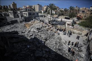 أسر فلسطينية بغزة تفقد منازلها جرّاء القصف الإسرائيلي