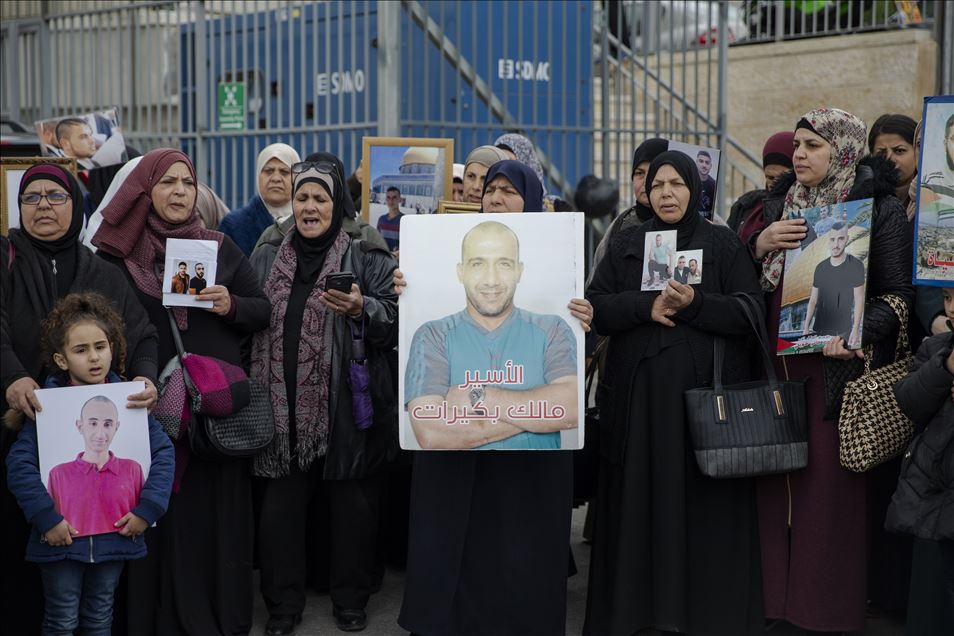 Demonstrasi warga Palestina menuntut Israel bebaskan tahanan Palestina