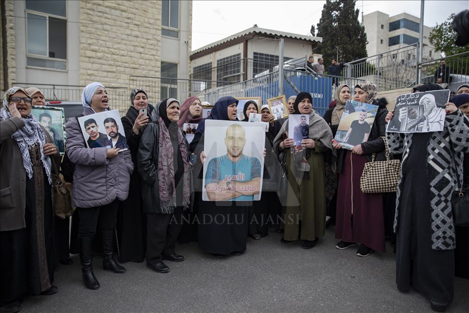 Demonstrasi warga Palestina menuntut Israel bebaskan tahanan Palestina
