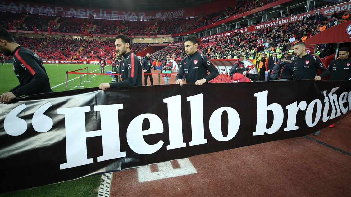 Milli futbolculardan "Hello Brother" mesajı