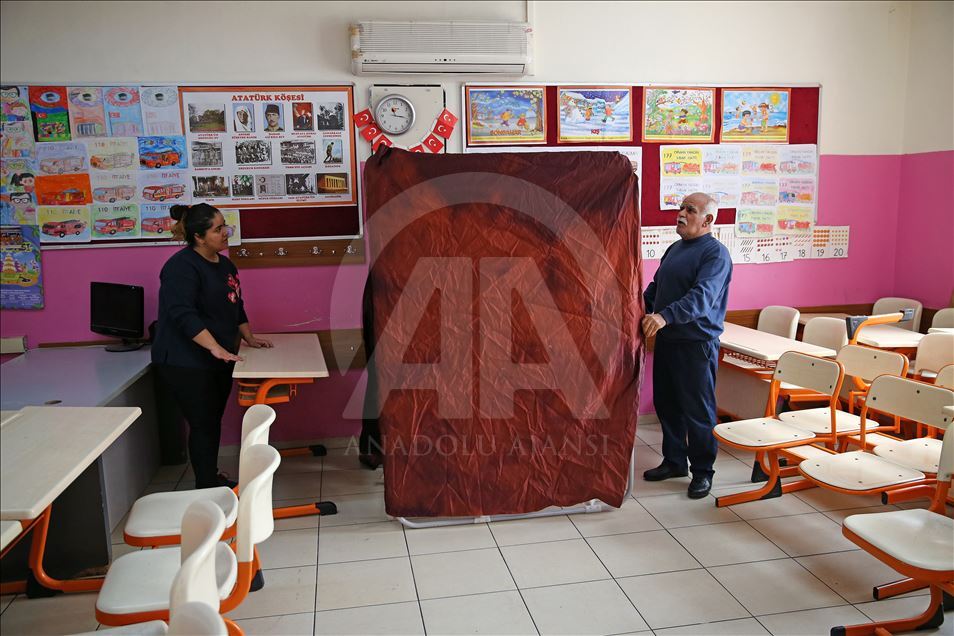 Türkiye yarın sandık başına gidiyor
