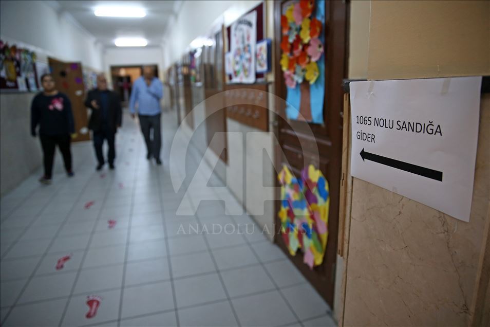 Türkiye yarın sandık başına gidiyor