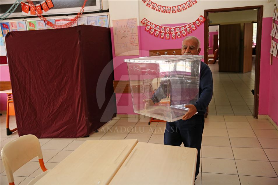Türkiye yarın sandık başına gidiyor