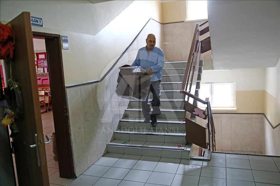 Türkiye yarın sandık başına gidiyor