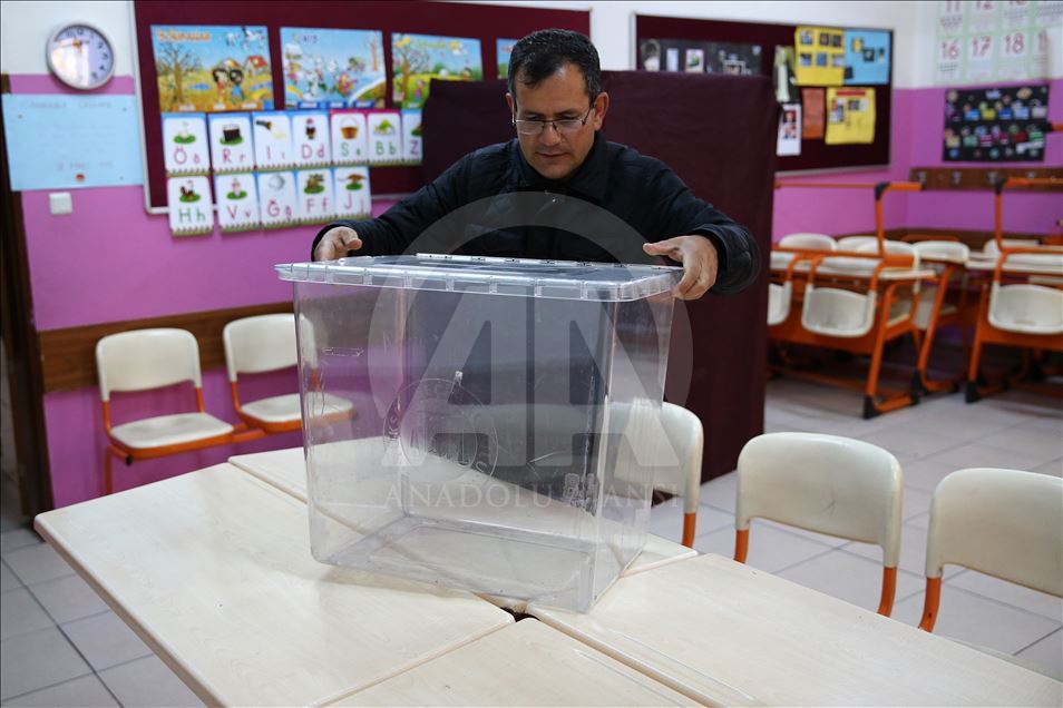Türkiye yarın sandık başına gidiyor