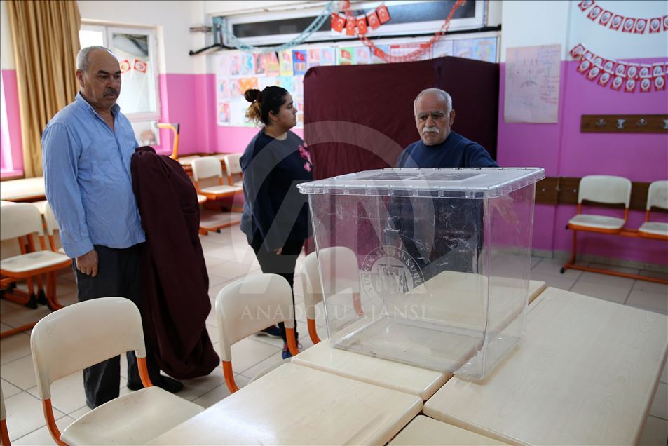 Türkiye yarın sandık başına gidiyor