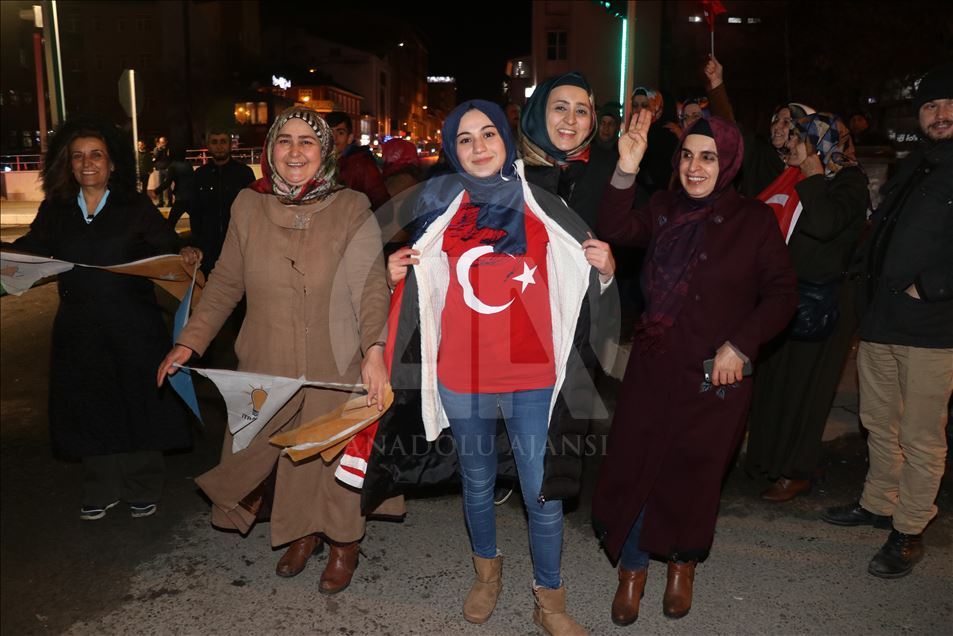 "Herkese hizmet boynumun borcudur"