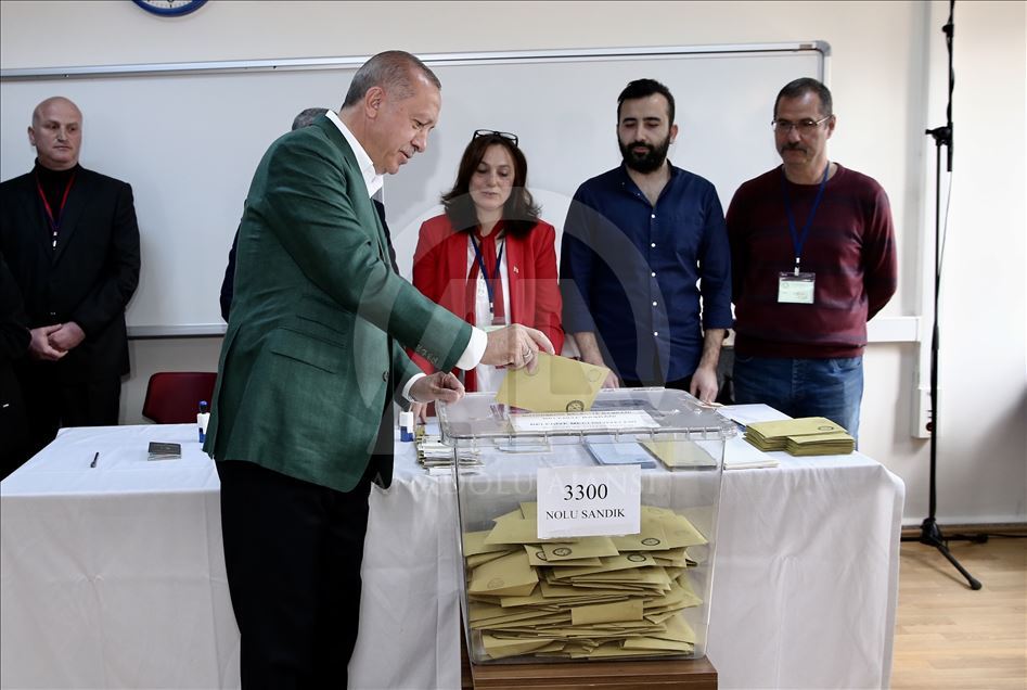 Turkish President Recep Tayyip Erdogan cast his vote in Turkey's local elections