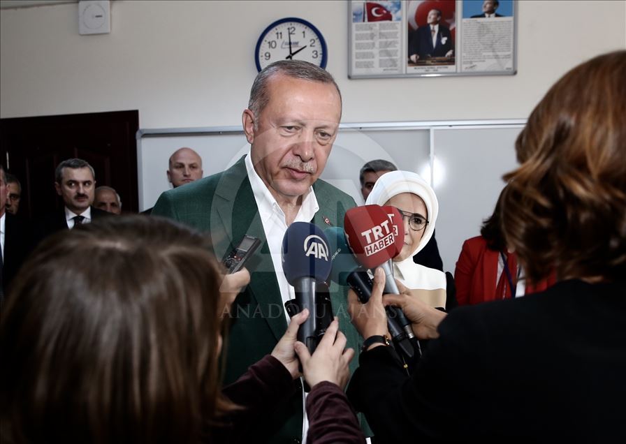 Turkish President Recep Tayyip Erdogan cast his vote in Turkey's local elections
