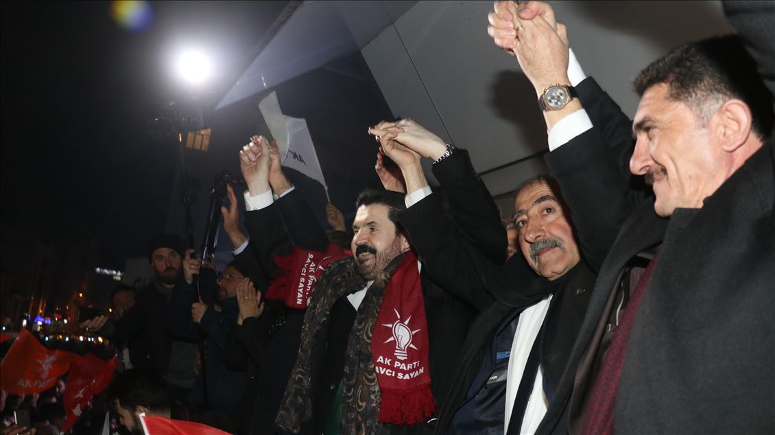 "Herkese hizmet boynumun borcudur"