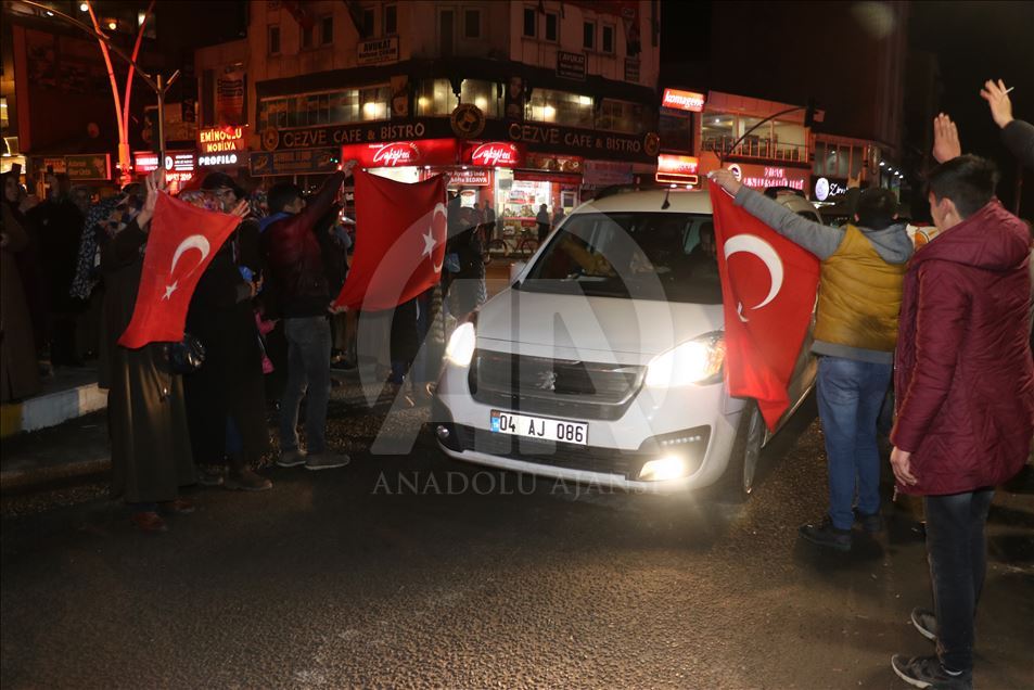 "Herkese hizmet boynumun borcudur"