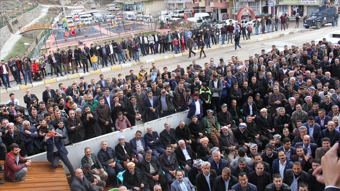 Şemdinli'de seçim kutlaması