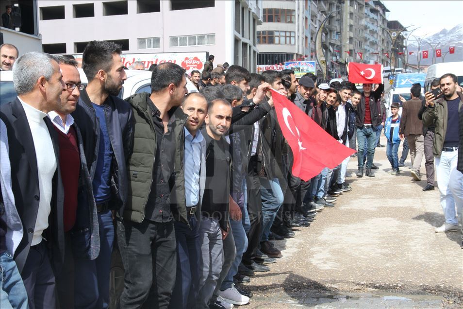 Şemdinli'de seçim kutlaması