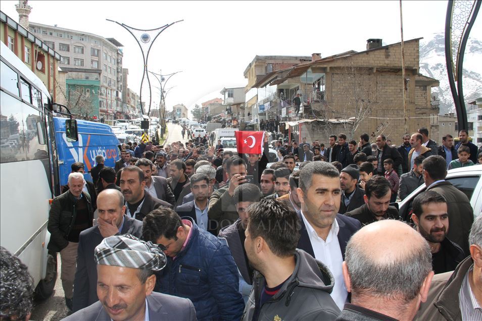 Şemdinli'de seçim kutlaması