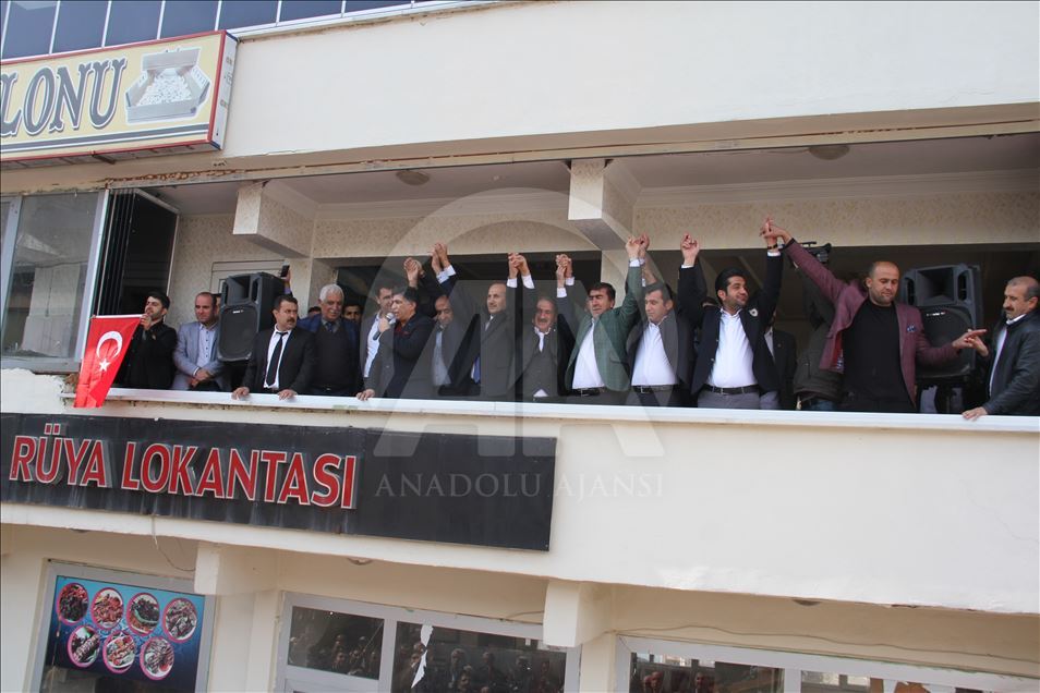 Şemdinli'de seçim kutlaması