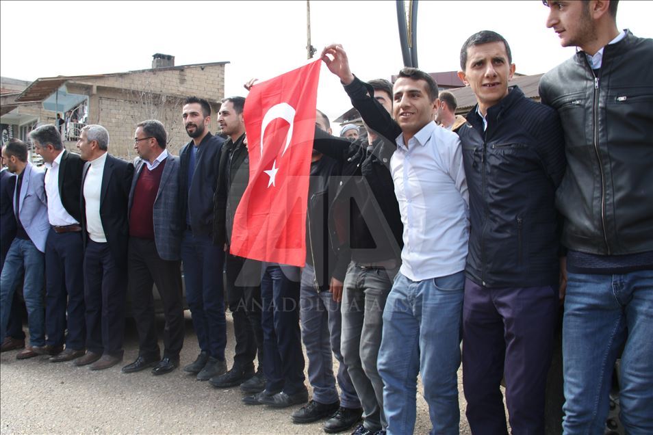 Şemdinli'de seçim kutlaması