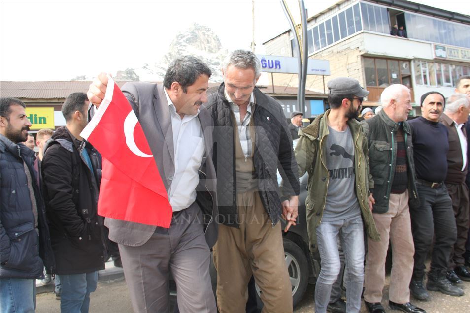 Şemdinli'de seçim kutlaması