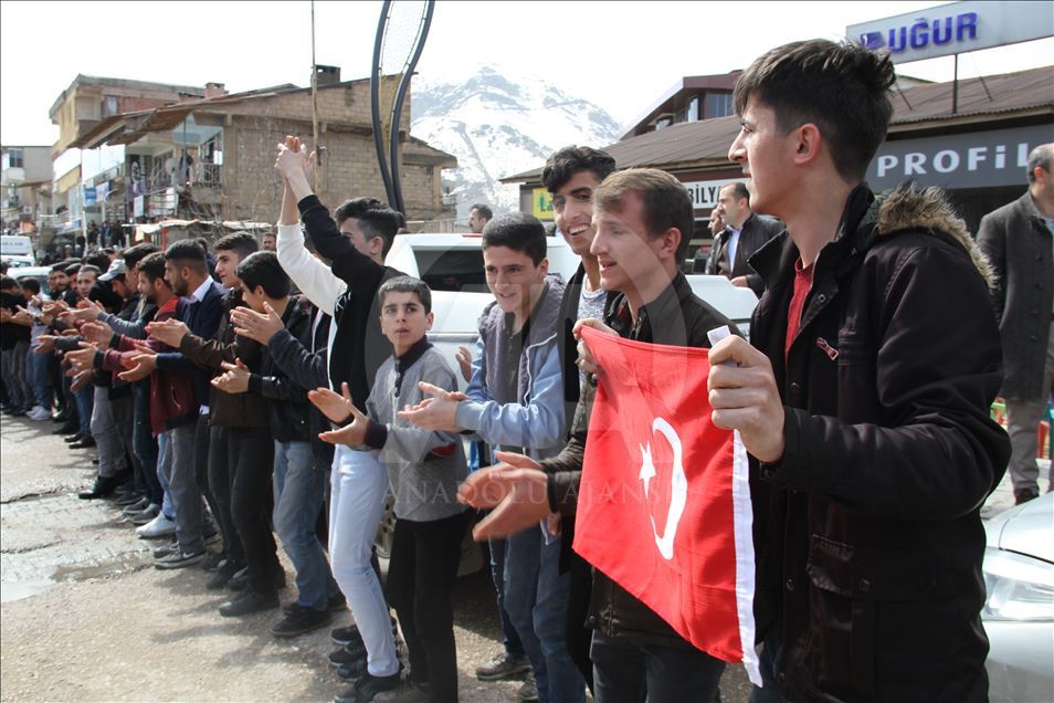 Şemdinli'de seçim kutlaması